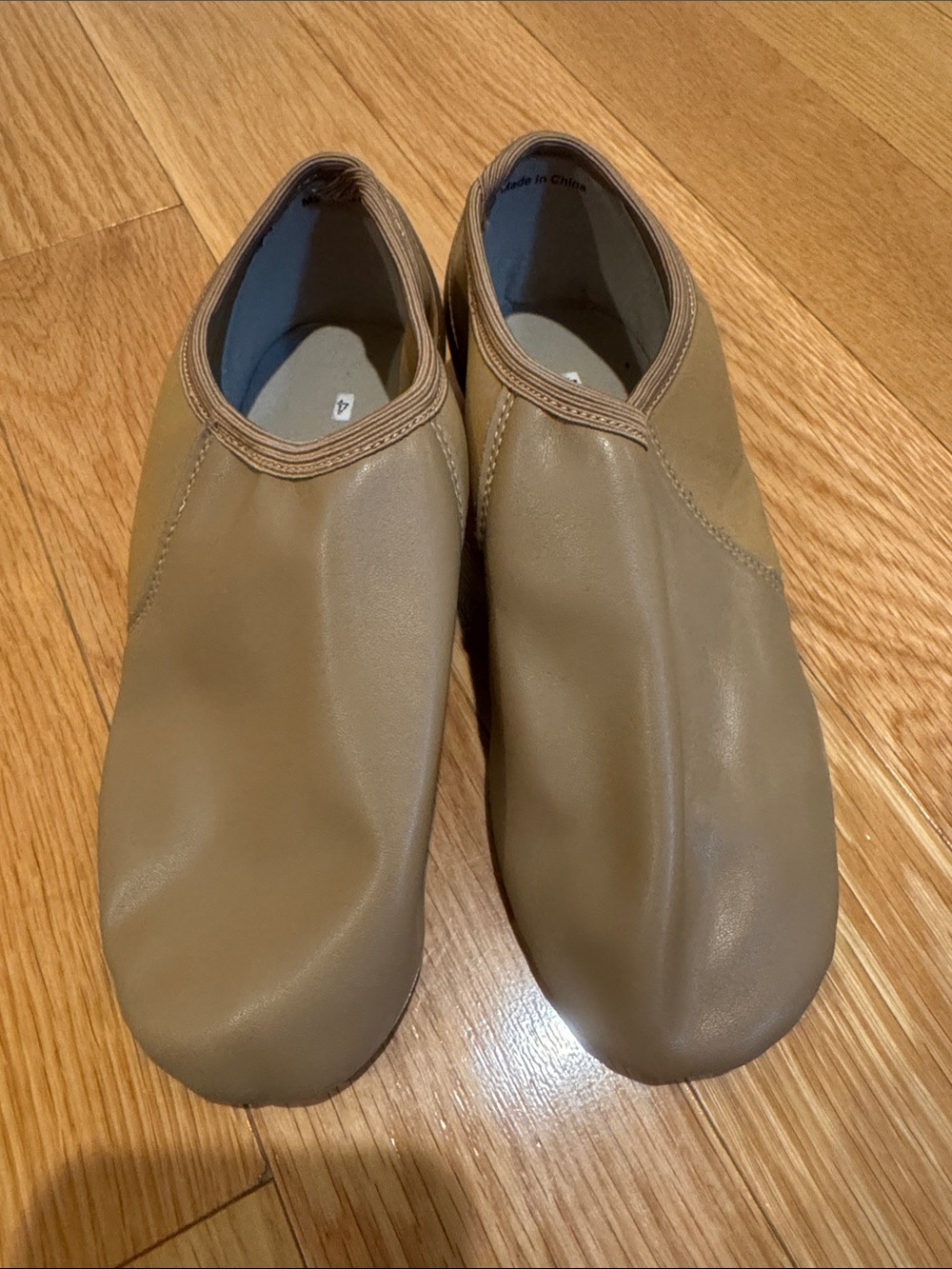 Tan leather jazz shoe size 4 big kid